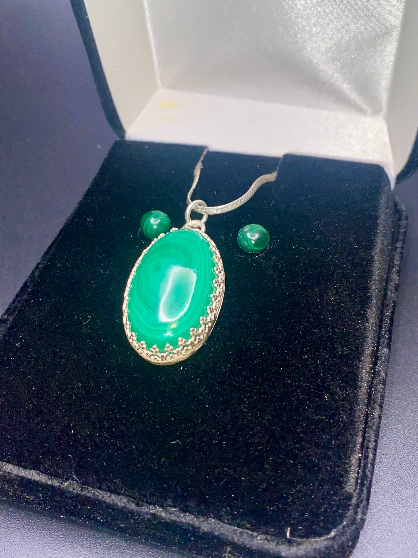 A+quality .925 Malachite bezel pendant set