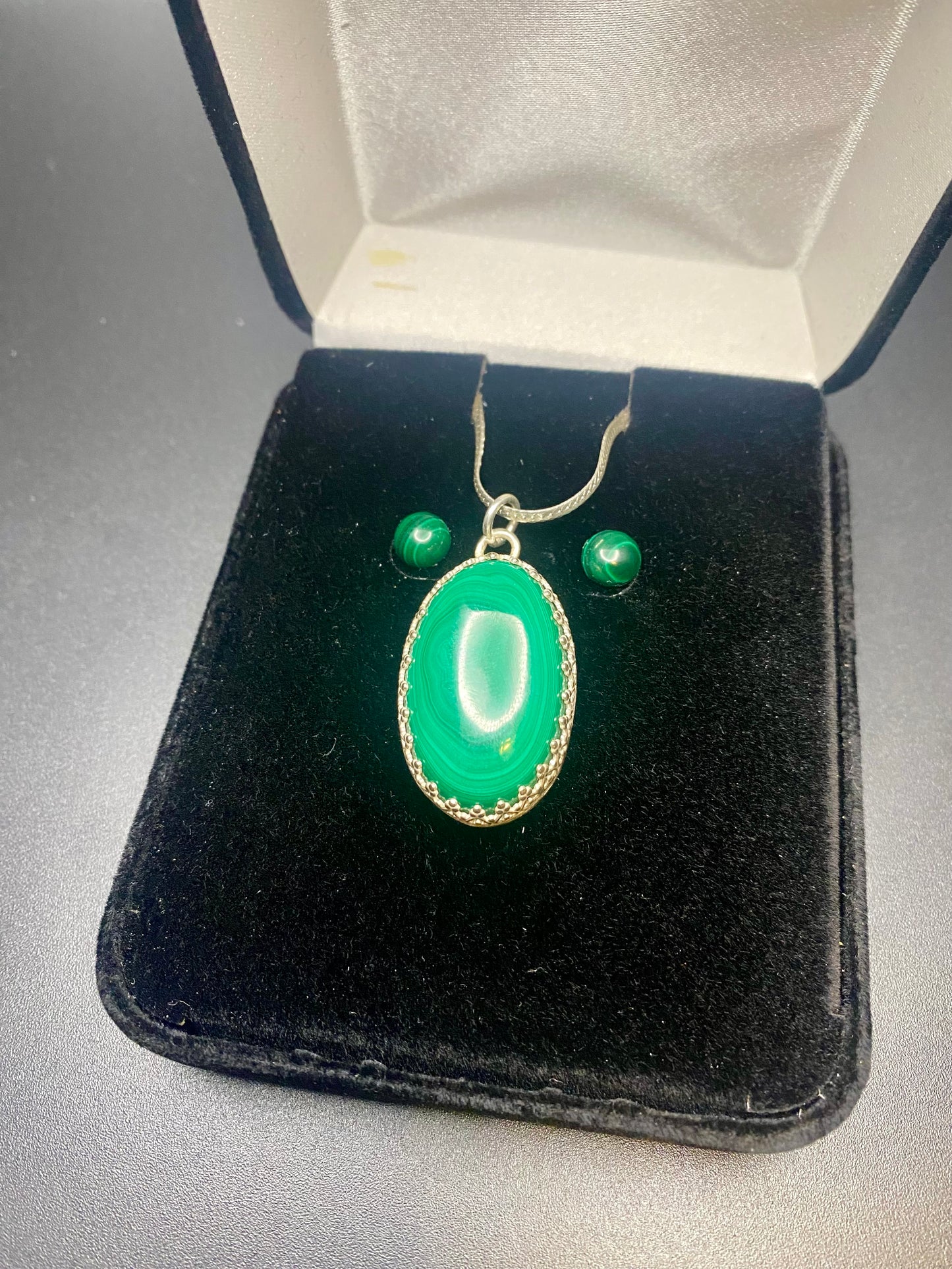 A+quality .925 Malachite bezel pendant set